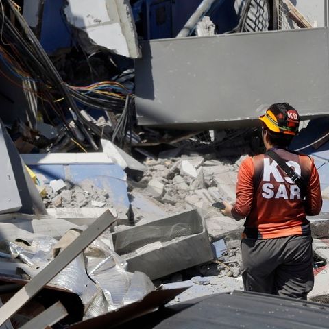 Σεισμός 7,8R στις Φιλιππίνες: Στους 41 οι νεκροί, μάχη στα συντρίμμια για τους αγνοούμενους