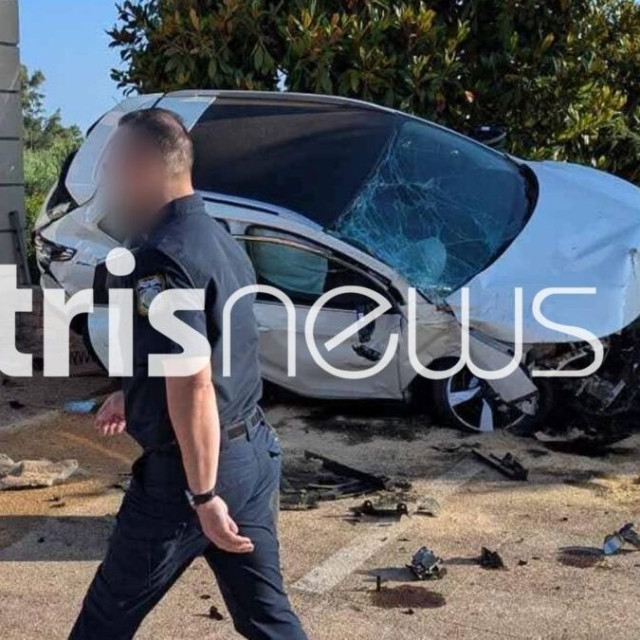 Σοβαρό τροχαίο στην Κυλλήνη: Αυτοκίνητο «καρφώθηκε» σε τοίχο, μία τραυματίας