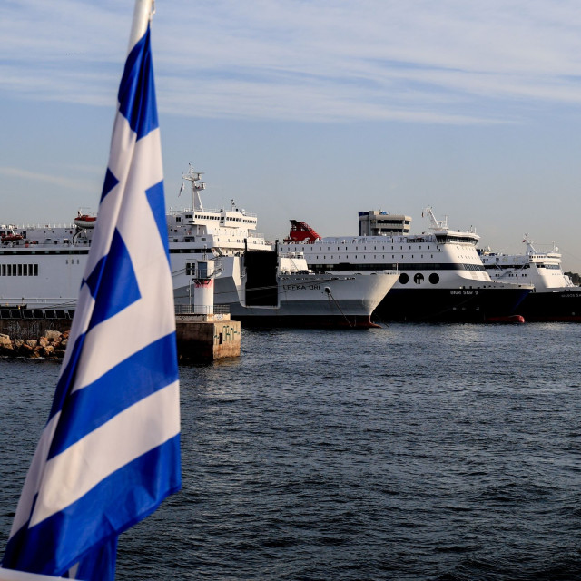 Εκπτώσεις έως 50% σε ακτοπλοϊκά και αεροπορικά εισιτήρια – Ποιοι είναι οι δικαιούχοι