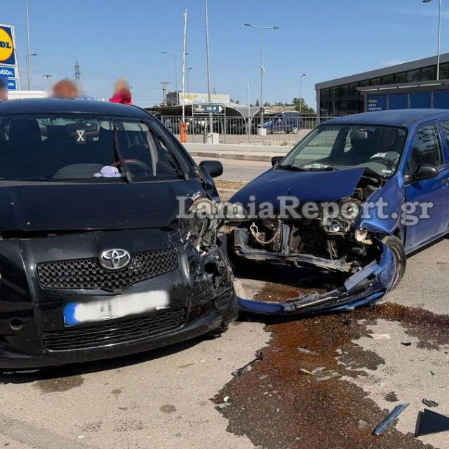 Λαμία: Οδηγούσε χωρίς δίπλωμα, μεθυσμένος, πέρασε στο αντίθετο ρεύμα και συγκρούστηκε με αυτοκίνητο