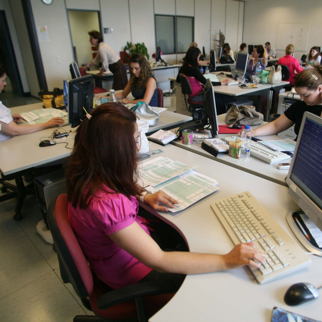 Δημόσιο: Αυξήσεις έως 300 ευρώ σε 10.000 υπαλλήλους - Ποιοι θα επωφεληθούν