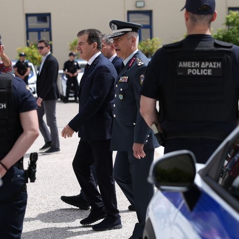 Χρυσοχοΐδης για τροχαίο στην Καλλιθέα: «Έτρεχε με 168χλμ στη Θησεώς και διαμελίστηκε»