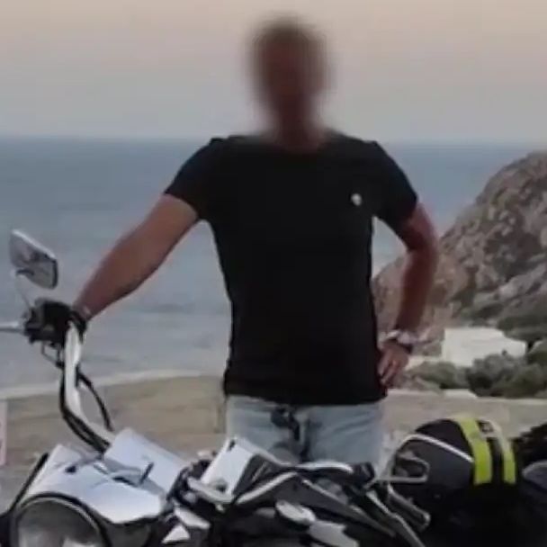 Αυτός είναι ο Ιταλός που σκότωσε τη σύντροφό του και τον γιο της - Διώκεται για ανθρωποκτονία