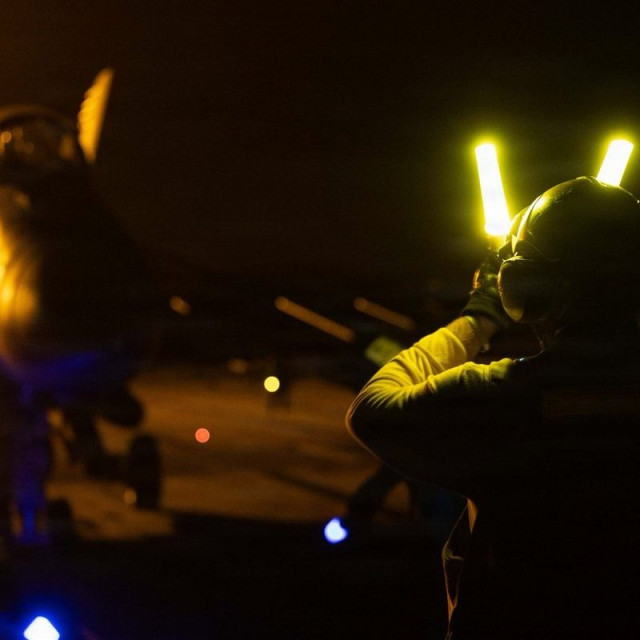 CENTCOM: Οι ΗΠΑ εξαπέλυσαν πλήγματα κατά του Ιράν μετά την κατάρριψη του ελικοπτέρου Απάτσι
