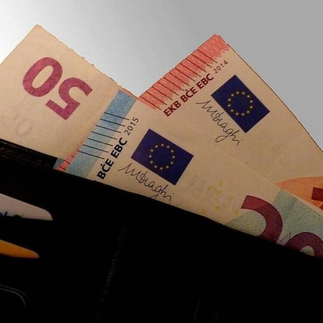 Νέο ευρωπαϊκό όριο για πληρωμές με μετρητά - Μέχρι πόσα χρήματα μπορούμε να δώσουμε