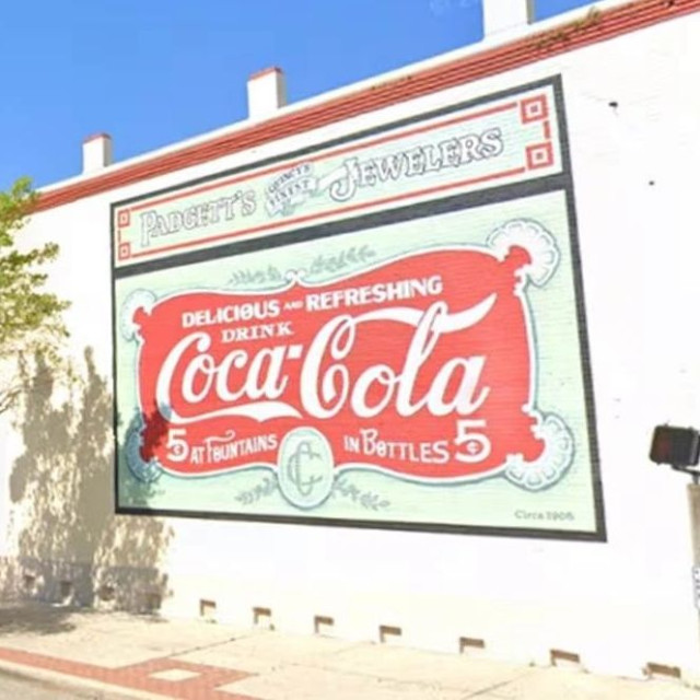 Πόλη των «μυστικών εκατομμυριούχων» της Coca-Cola:Πώς ένας τραπεζίτης έκανε πλούσιες τις οικογένειες