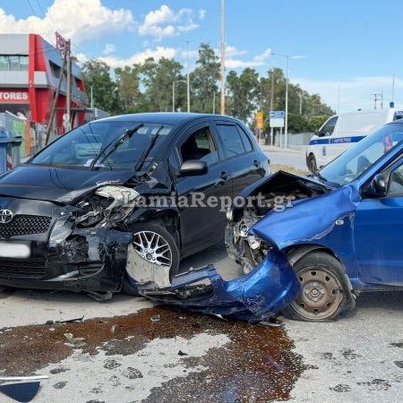 Λαμία: Μεθυσμένος οδηγός «πέταξε» πάνω από νησίδα και «καρφώθηκε» σε άλλο αυτοκίνητο