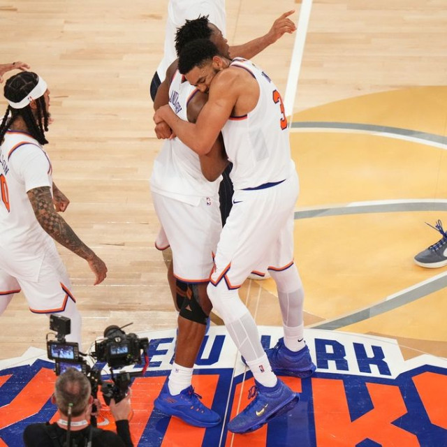NBA Finals: Απίθανη ανατροπή των Νικς από το -29 – Νίκη επί των Σπερς και προβάδισμα τίτλου με 3-1