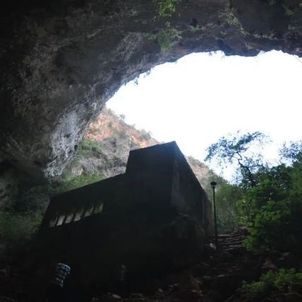 Οι αρχαιολόγοι πέρασαν 30 χρόνια σκάβοντας σε ένα κρυμμένο σπήλαιο στην Ισπανία - Τι εντόπισαν