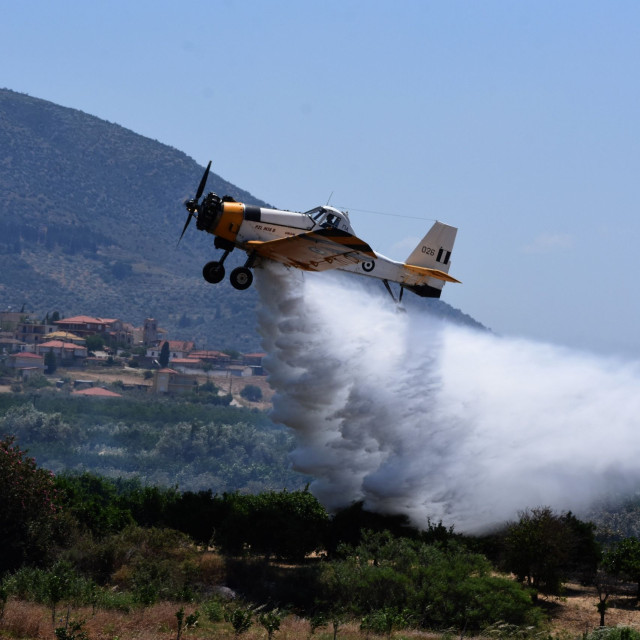 Οριοθετήθηκε η φωτιά στην Κερατέα