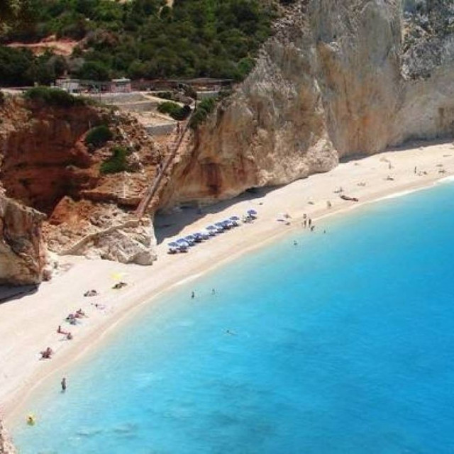 Λευκάδα:  Βέλγος τουρίστας έπεσε από βράχο για μία selfie