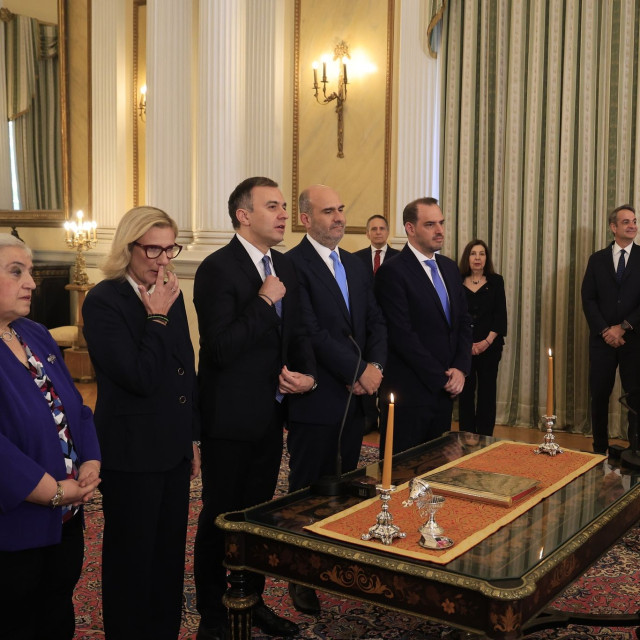 Ορκίστηκαν τα νέα μέλη της κυβέρνησης