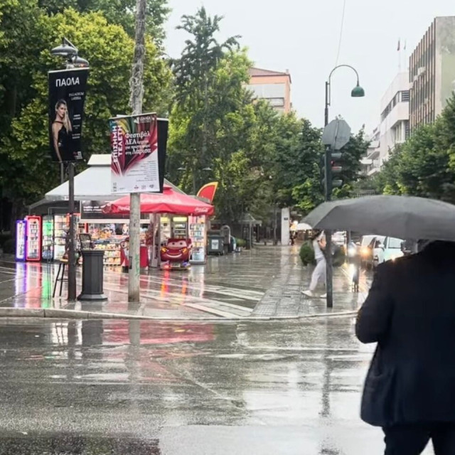 Κακοκαιρία: Ισχυρό μπουρίνι στη Λάρισα- Κόπηκαν δέντρα από τους ανέμους σε Φάρσαλα και Ζάππειο