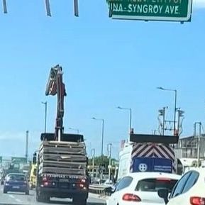 Κηφισός: Γερανός ξήλωσε πινακίδα κυκλοφορίας - Απο τύχη δεν υπήρξε τραυματισμός