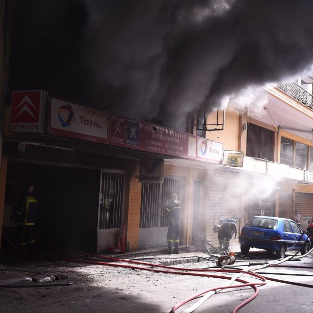 Θεσσαλονίκη: Στο νοσοκομείο εργαζόμενος του συνεργείου που «τυλίχθηκε» στις φλόγες