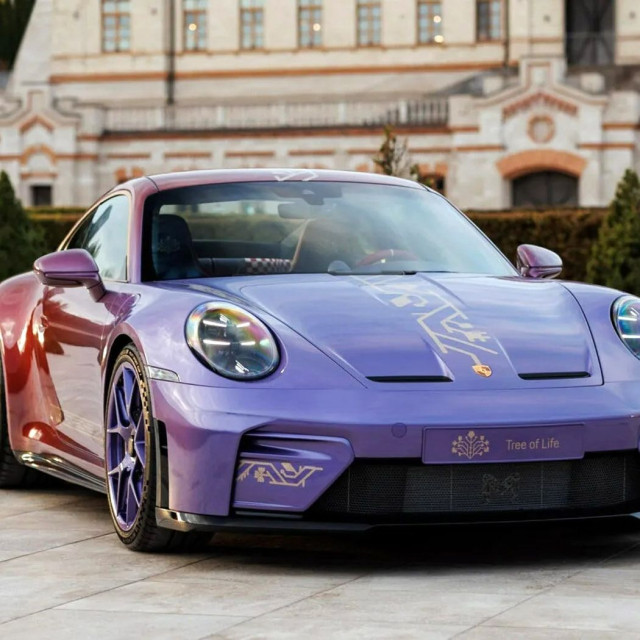 Η Porsche δημιούργησε μία μοναδική 911 GT3 που αλλάζει χρώμα ανάλογα με τη γωνία