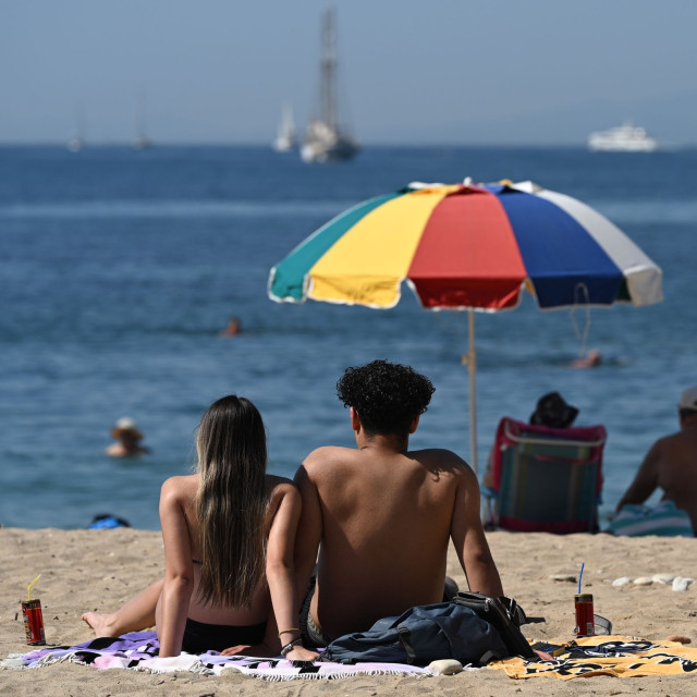 Καιρός: Μετά τις βροχές επιστρέφει η ζέστη – Πού θα δούμε 34αρια, πρόγνωση Κολυδά