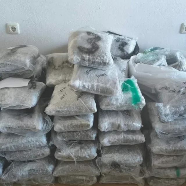 Ηγουμενίτσα: 61χρονη από το Μοσχάτο συνελήφθη με 96 κιλά κάνναβης σε νοικιασμένο ΙΧ