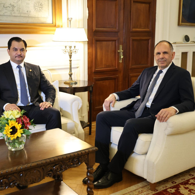 Γεραπετρίτης σε Χαφτάρ: ΑΟΖ με βάση το Δίκαιο της Θάλασσας