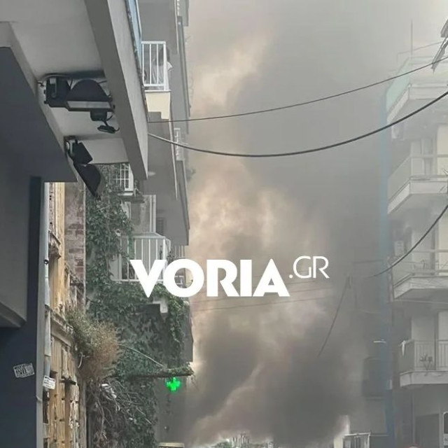 Θεσσαλονίκη: Φωτιά σε συνεργείο αυτοκινήτων - Πυκνοί καπνοί στο κέντρο