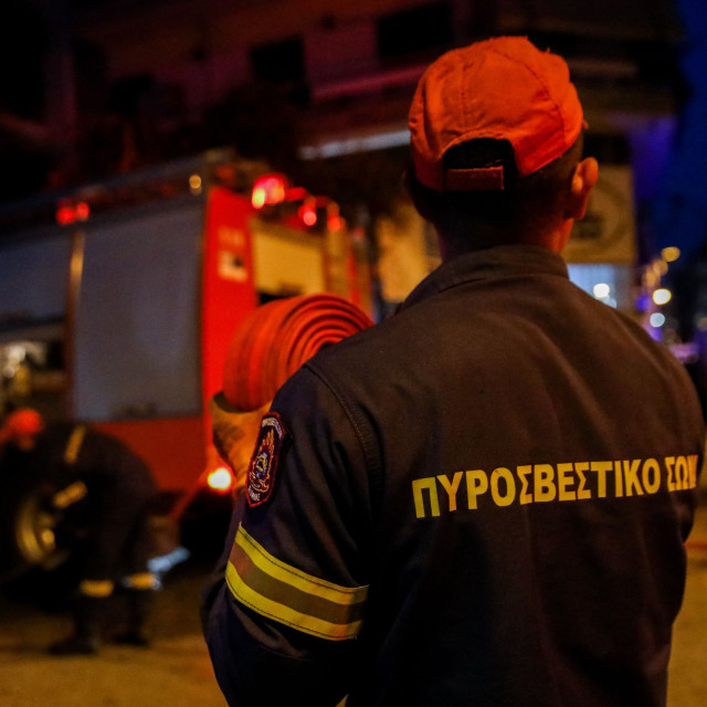 Αθήνα: Μεγάλη φωτιά σε καταστήματα κοντά στην Ομόνοια – Ισχυρή δύναμη της Πυροσβεστικής