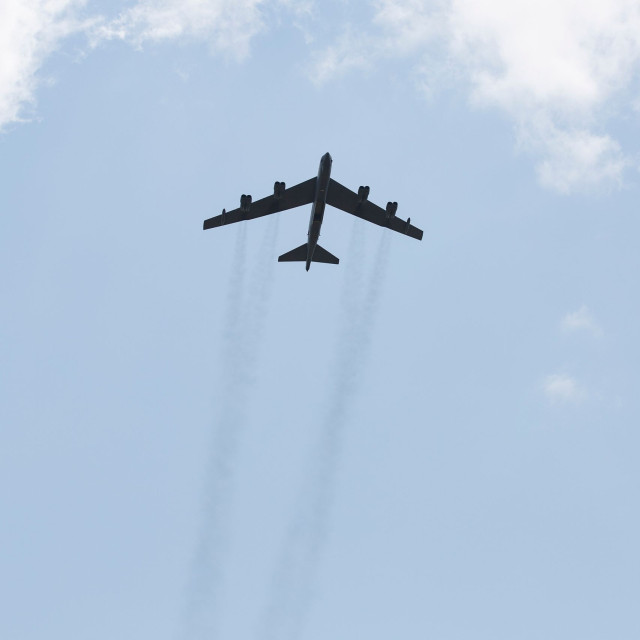 Συντριβή βομβαρδιστικού B-52 στην Καλιφόρνια – Οι οχτώ επιβαίνοντες θεωρούνται νεκροί