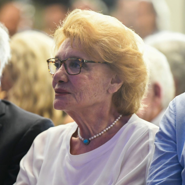 Η Μάρω Κοντού νοσηλεύεται στο «Αττικόν» με σοβαρό πνευμονολογικό πρόβλημα