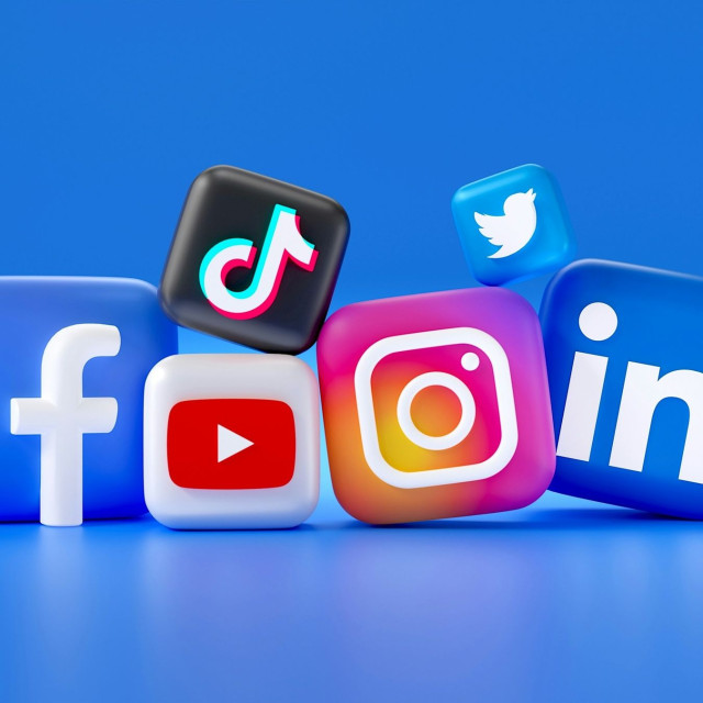 Έρευνα: Για πρώτη φορά τα social media ξεπέρασαν τηλεόραση, ραδιόφωνο και sites στην ενημέρωση