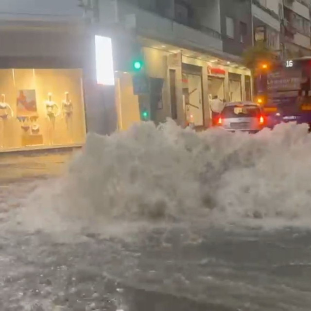 Ισπανία: Καλοκαιρινή καταιγίδα στα νότια προκάλεσε ζημιές - Καταρρακτώδης βροχόπτωση στην Ανδαλουσία