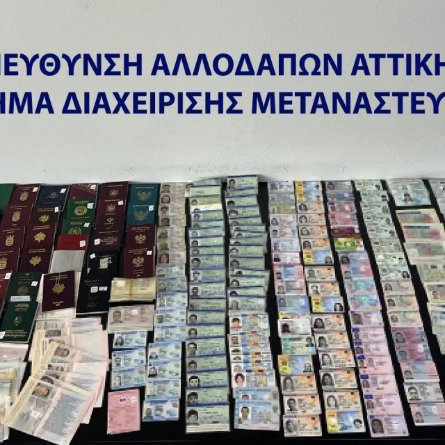 Πατήσια: Εξαρθρώθηκε κύκλωμα παραγωγής πλαστών εγγράφων - Πουλούσαν διαβατήρια με 900 ευρώ