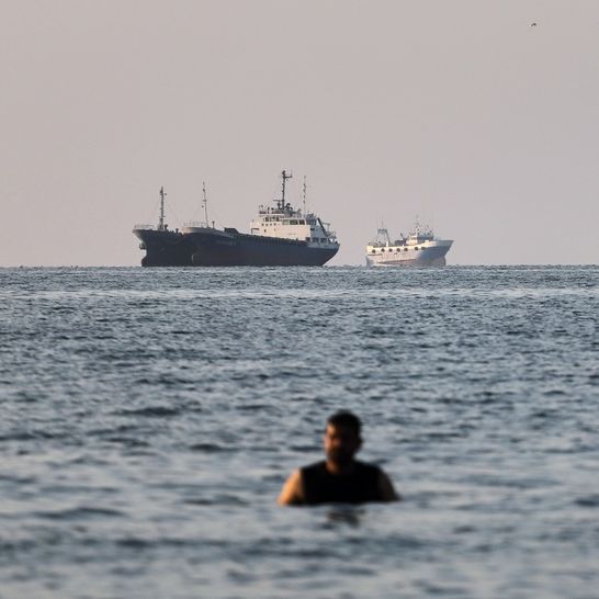Στενά του Ορμούζ: Ξεκίνησε η κίνηση των πλοίων μετά τη συμφωνία ΗΠΑ – Ιράν