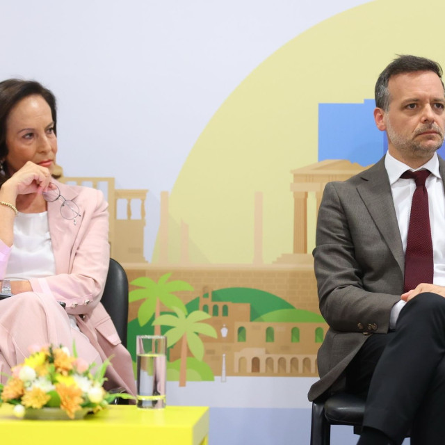 Νέο μέτωπο στο ΠΑΣΟΚ: Διαμαντοπούλου και Δούκας ανταλλάσσουν κατηγορίες για... «γελοιότητες»