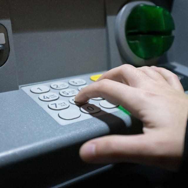 Νέα απάτη στα ΑΤΜ: Η κίνηση που πρέπει να κάνετε για να μην σας κλέψουν