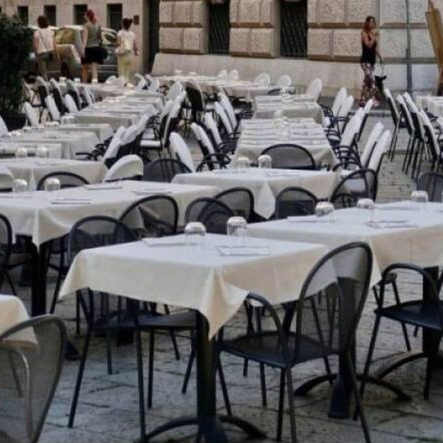 Πώς μας κάνουν τα εστιατόρια να ξοδεύουμε περισσότερα; - Δώστε προσοχή στα μενού