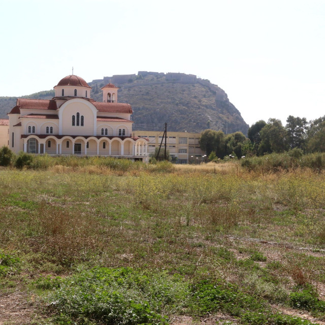 Ακαθάριστα οικόπεδα: Τι ισχύει με τις εργασίες - Έως τη Δευτέρα ο υποχρεωτικός καθαρισμός