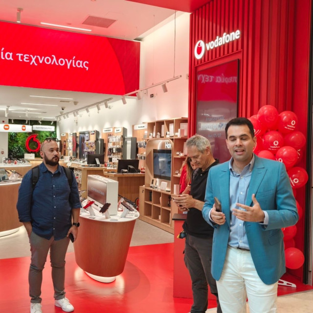 Vodafone: Αλλάζουν όλα στα καταστήματα - Νέες κατ’ οίκον υπηρεσίες