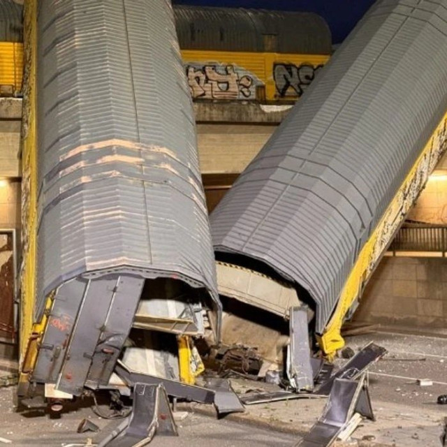 Γερμανία: Σιδηροδρομικός συρμός έπεσε από γέφυρα στο Μόναχο - Ένας σοβαρά τραυματίας