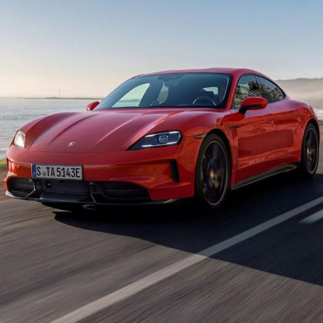 Η Porsche έβαλε οκτώ… ψεύτικες ταχύτητες στην Taycan