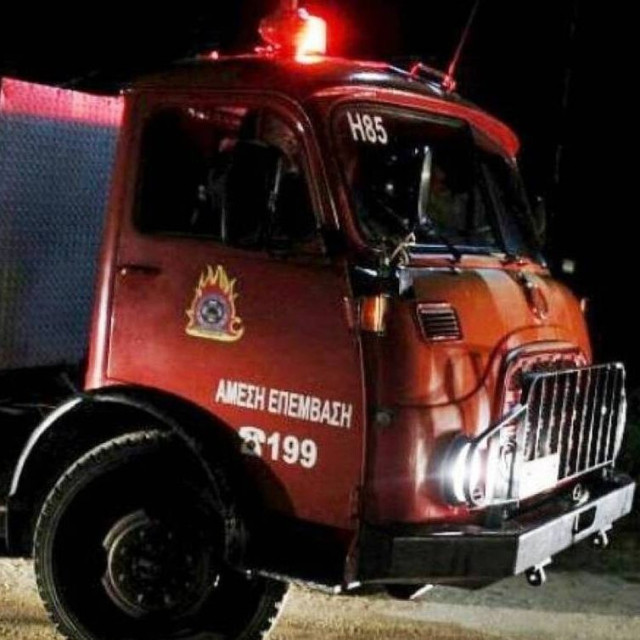 Υπό μερικό έλεγχο οι πυρκαγιές σε αγροτοδασικές εκτάσεις στην Κορινθία