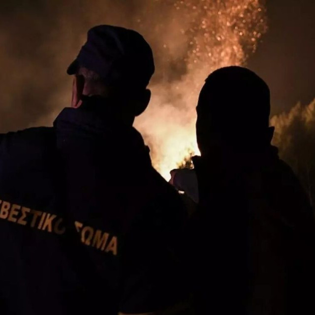 Φωτιά Εύβοια: Χωρίς ενεργό μέτωπο - Σε ολονύχτια επιφυλακή η Πυροσβεστική
