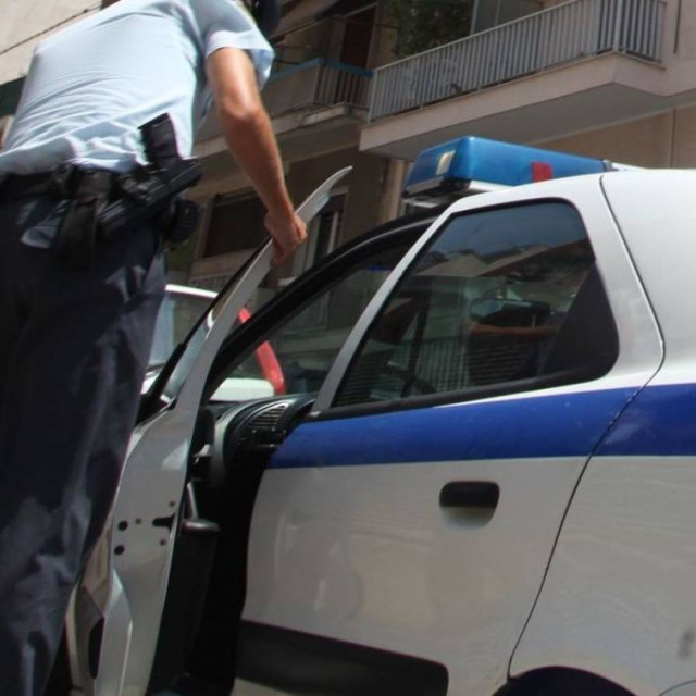 Πρέβεζα: Συνελήφθη Γερμανίδα συνταξιούχος που κυκλοφορούσε με πτυσσόμενο γκλοπ