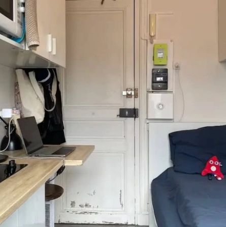 Μετακόμισε σε σπίτι 9 τ.μ. στο Παρίσι και δεν θέλει να φύγει: «Δεν χρειάζομαι κάτι μεγαλύτερο»