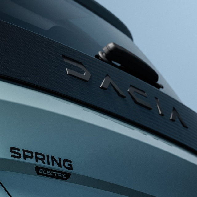 Το πρώτο teaser της 2ης γενιάς του Dacia Spring