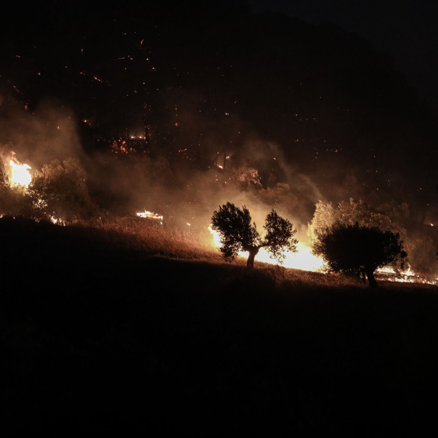 Φωτιά σε χαμηλή βλάστηση στην Κερατέα