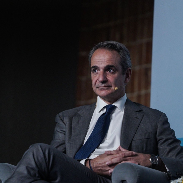 «Σταθερότητα ή συνωμοσιολογία»: Η στρατηγική Μητσοτάκη για τις κάλπες και η αντεπίθεση