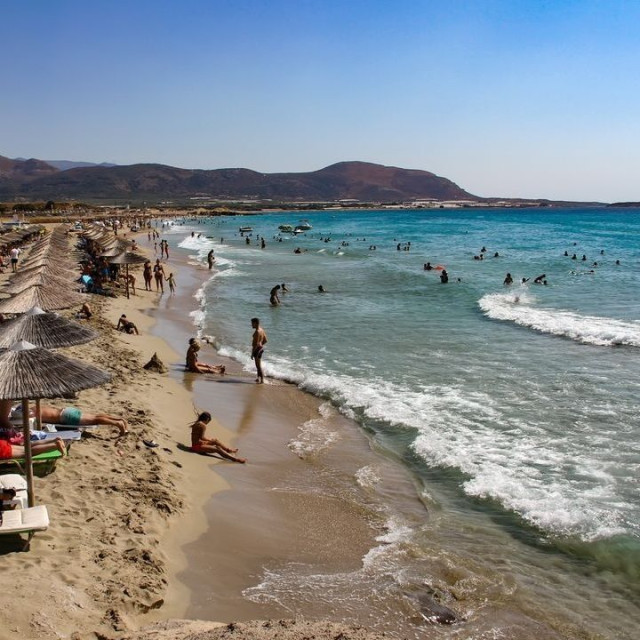 Καιρός: Υποχωρούν λίγο τα μελτέμια την Τρίτη – «Εκτός πυρήνα καύσωνα» η Ελλάδα