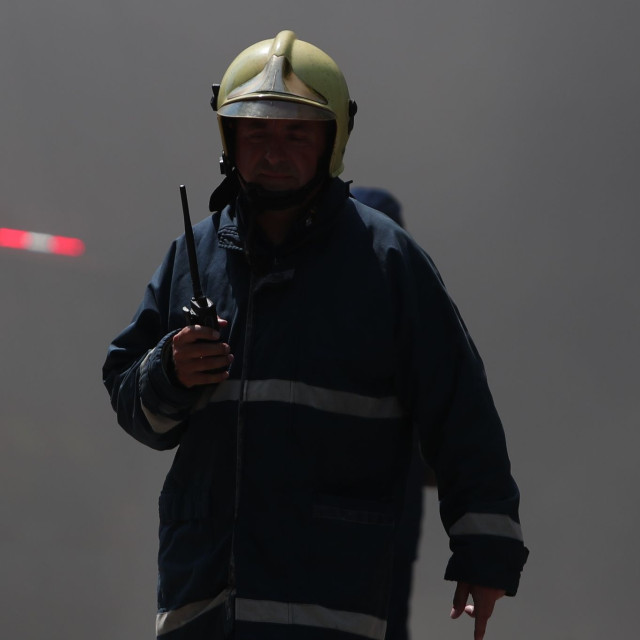 Φωτιά σε εργοστάσιο στο Αιγάλεω: Μειωμένη η ένταση της πυρκαγιάς - Κυκλοφοριακές ρυθμίσεις
