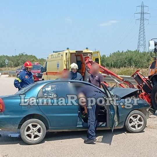 Θανατηφόρο τροχαίο στον παράδρομο της εθνικής στη Φθιώτιδα: Ι.Χ έπεσε σε φορτηγό - Ένας νεκρός