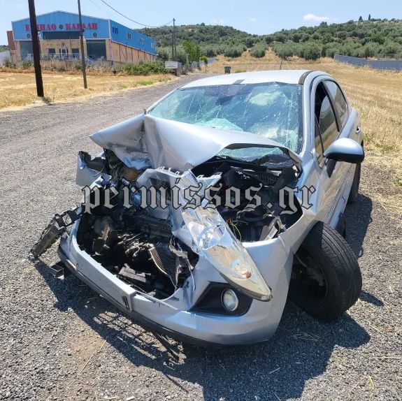 Σφοδρό τροχαίο έξω από τη Θήβα με δύο τραυματίες - Σε σοβαρή κατάσταση ο ένας
