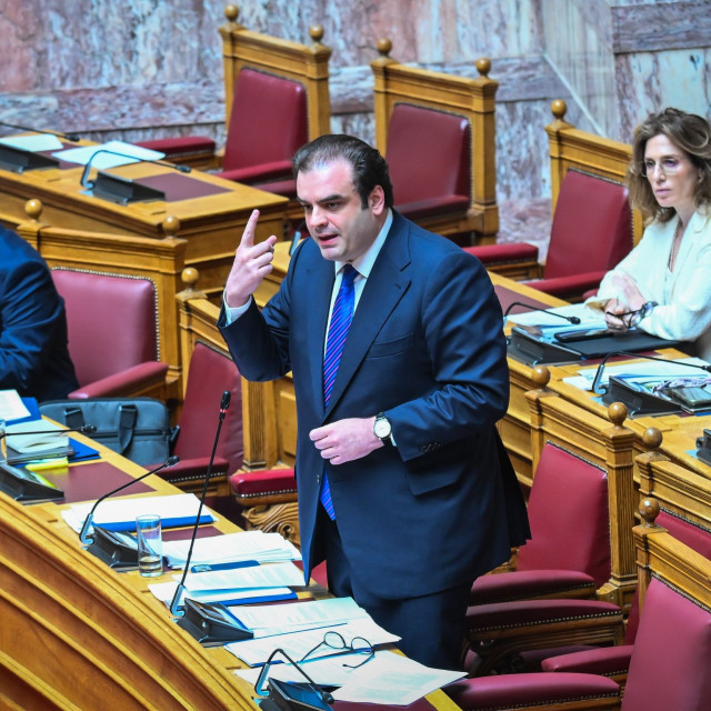 Βουλή: Πέρασε η τροπολογία για τα δάνεια του νόμου Κατσέλη